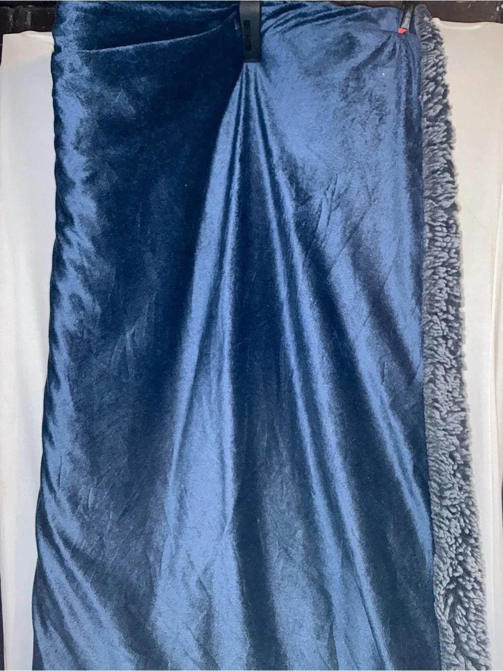 UGG Plush Sherpa Throw Blanket in Dark Blue Cozy faux fur Lounge